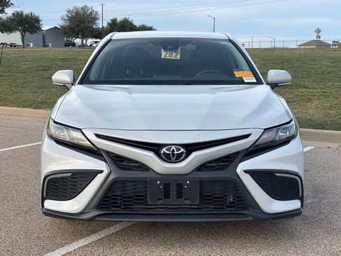 Used 2024 Toyota Camry SE image 3