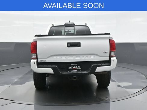 Used 2016 Toyota Tacoma TRD Off-Road w/ Premium & Technology Package AWD/4WD image 6