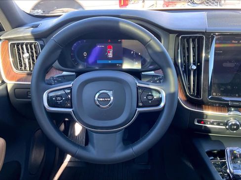Used 2024 Volvo XC60 B5 Ultimate image 6