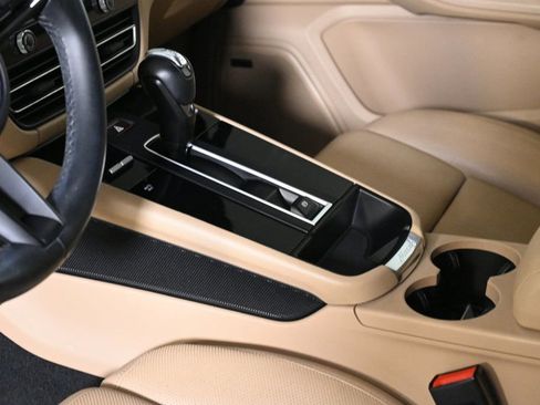 Certified 2023 Porsche Macan Turbo image 23