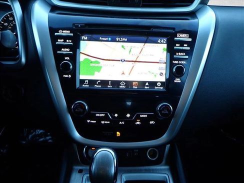 Used 2018 Nissan Murano SV image 16