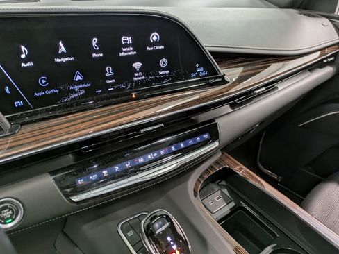 Used 2021 Cadillac Escalade Premium Luxury image 11