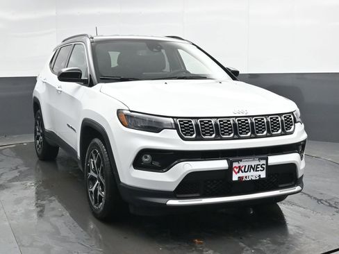 Used 2025 Jeep Compass Limited image 6