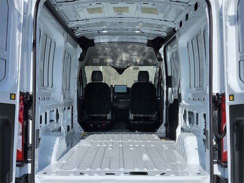 New 2026 Ford Transit 250 148 Medium Roof image 27