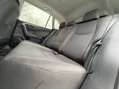 Used 2019 Toyota RAV4 LE image 31