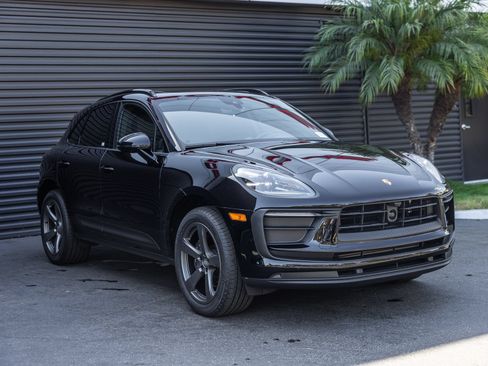 Used 2026 Porsche Macan AWD/4WD image 6