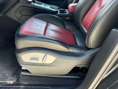 Certified 2021 Porsche Macan AWD/4WD image 21