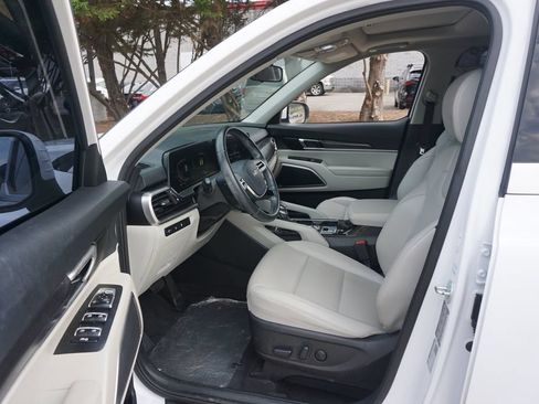 Used 2024 Kia Telluride S w/ S Sunroof Package FWD image 2
