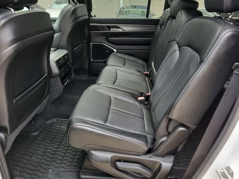 Used 2023 Jeep Wagoneer Series II RWD image 26