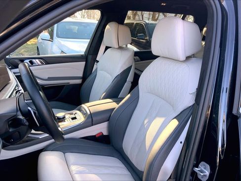 Certified 2025 BMW X7 xDrive40i image 8
