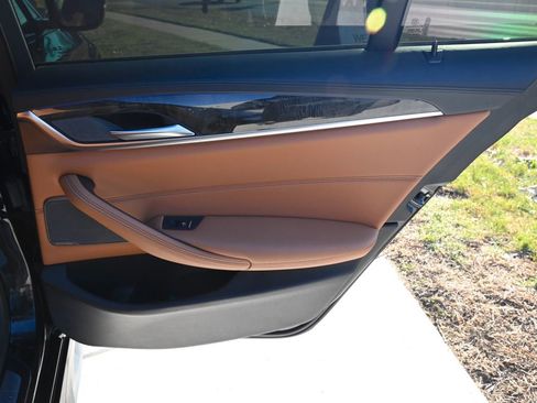 Used 2022 BMW M550i xDrive w/ Premium Package image 45