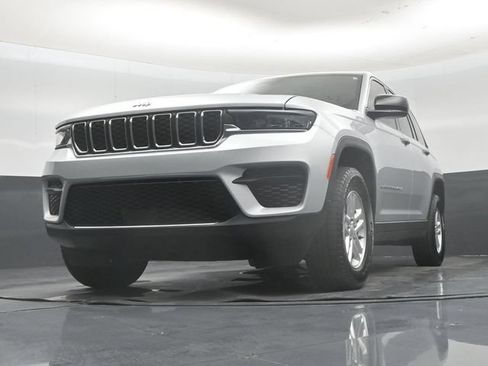 Used 2025 Jeep Grand Cherokee Laredo AWD/4WD image 51