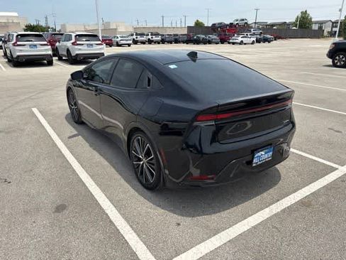 Used 2023 Toyota Prius XLE FWD image 3