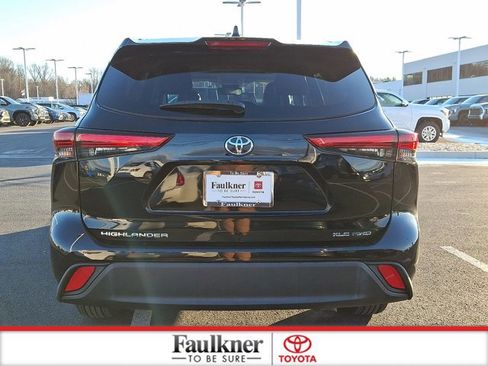 Certified 2023 Toyota Highlander L image 5