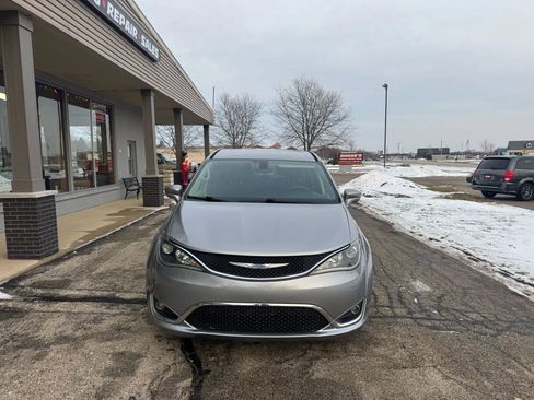 Used 2018 Chrysler Pacifica Touring Plus FWD image 8