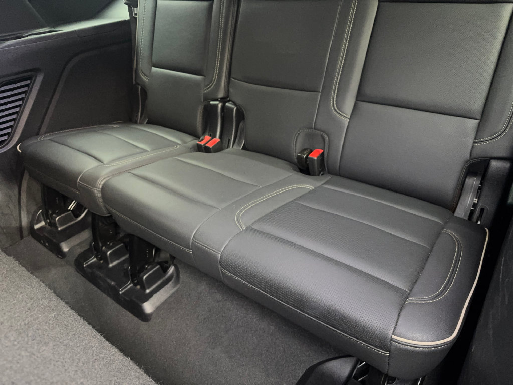 Used 2024 GMC Yukon SLT RWD image 42