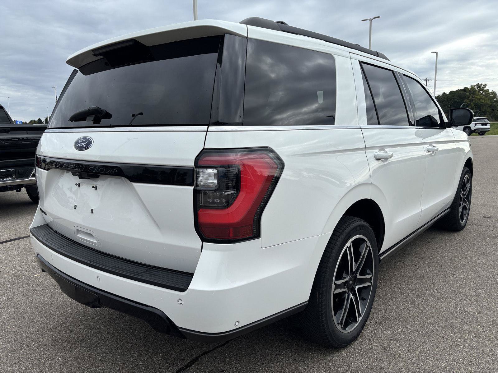 Used 2020 Ford Expedition Limited w/ Equipment Group 303A AWD/4WD image 7