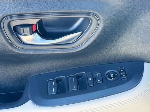 Certified 2024 Honda HR-V LX image 17