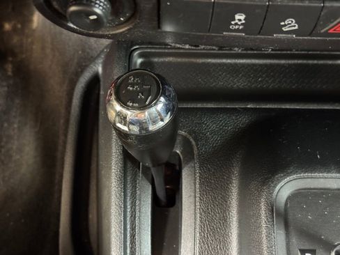 Used 2018 Jeep Wrangler Sahara AWD/4WD image 25