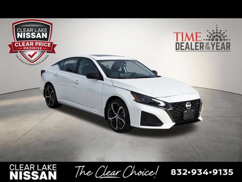Used 2025 Nissan Altima 2.5 SR w/ SR Premium Package FWD image 9