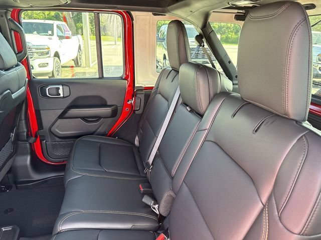 New 2026 Jeep Wrangler Unlimited Sahara w/ Whitecap Package AWD/4WD image 11