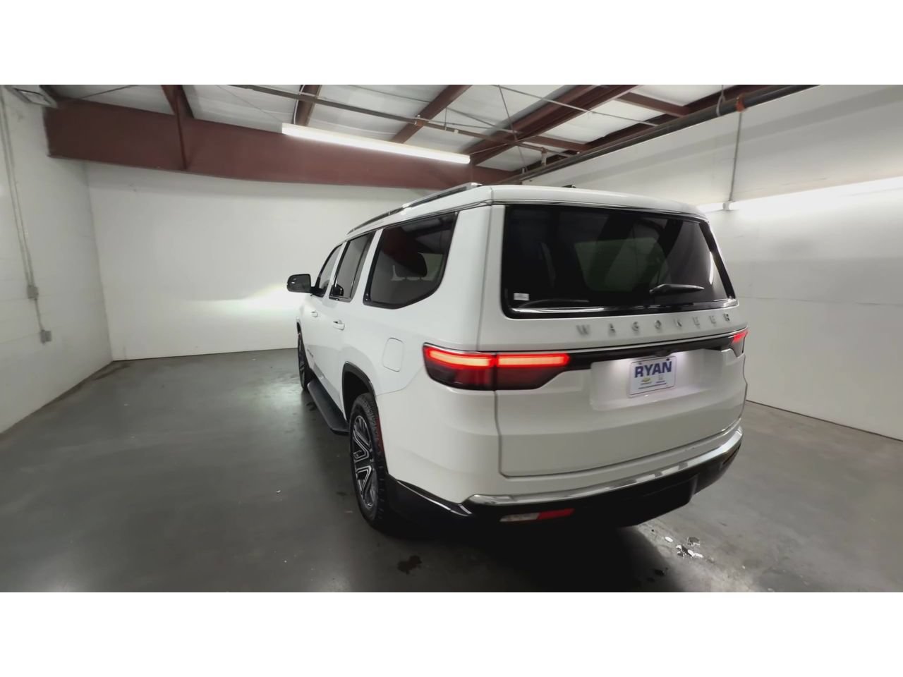 Used 2024 Jeep Wagoneer Series II w/ Flexible Seating Group RWD image 7