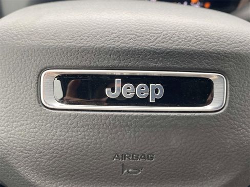 New 2025 Jeep Grand Cherokee Altitude image 30
