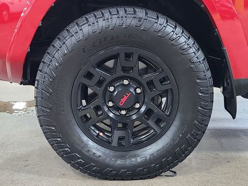 Used 2022 Toyota 4Runner TRD Off-Road Premium AWD/4WD image 28