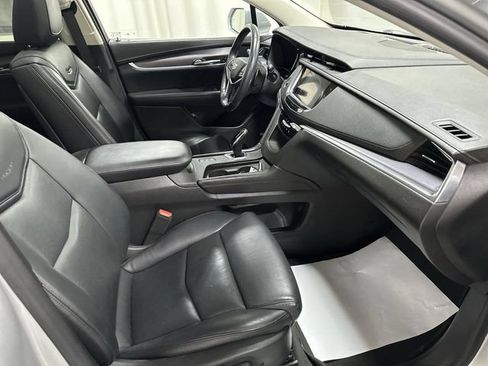 Used 2018 Cadillac XT5 Luxury w/ Driver Awareness Package AWD/4WD image 18
