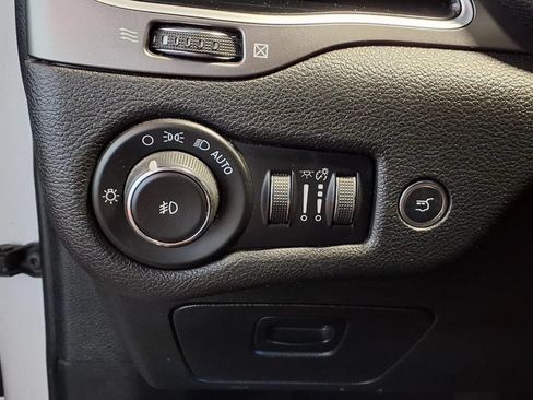 Used 2019 Jeep Cherokee Limited w/ Luxury Group AWD/4WD image 19