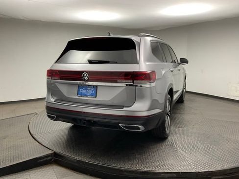 Used 2025 Volkswagen Atlas SE FWD image 8
