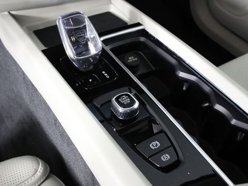 New 2026 Volvo XC60 B5 Ultra w/ Protection Package Premier image 7