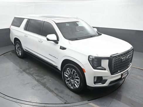 Used 2023 GMC Yukon XL Denali Ultimate AWD/4WD image 40