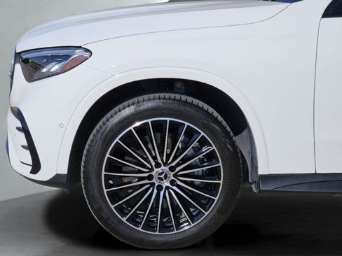 Used 2025 Mercedes-Benz GLC 300 image 30