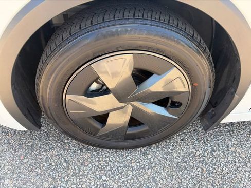 Used 2024 Toyota Prius Prime FWD image 10