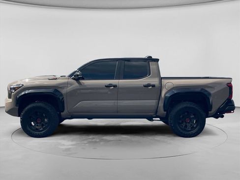 Used 2025 Toyota Tacoma TRD Pro w/ Tow Tech Package AWD/4WD image 4