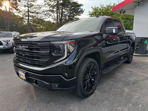 Used 2024 GMC Sierra 1500 Elevation w/ Elevation Premium Package AWD/4WD image 3
