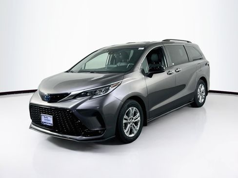 Used 2022 Toyota Sienna XSE AWD/4WD image 1