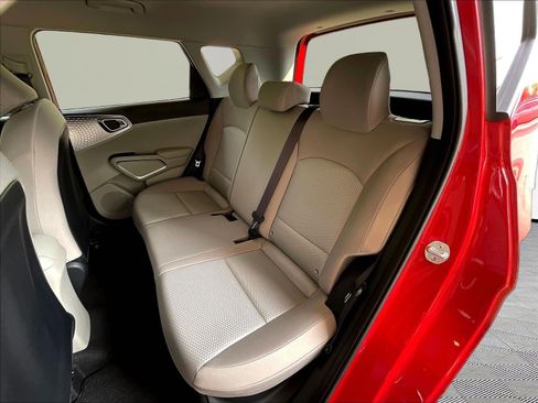 Used 2025 Kia Soul LX w/ LX Technology Package FWD image 20