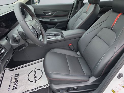 New 2026 Nissan Sentra SR w/ SR Premium Package FWD image 11