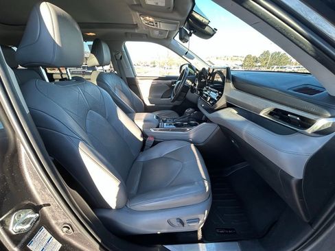 Used 2022 Toyota Highlander Platinum image 33