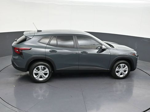 Used 2025 Chevrolet Trax LS FWD image 21