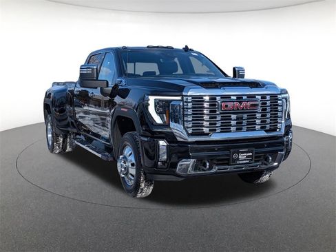 Used 2024 GMC Sierra 3500 Denali w/ Denali Reserve Package image 3
