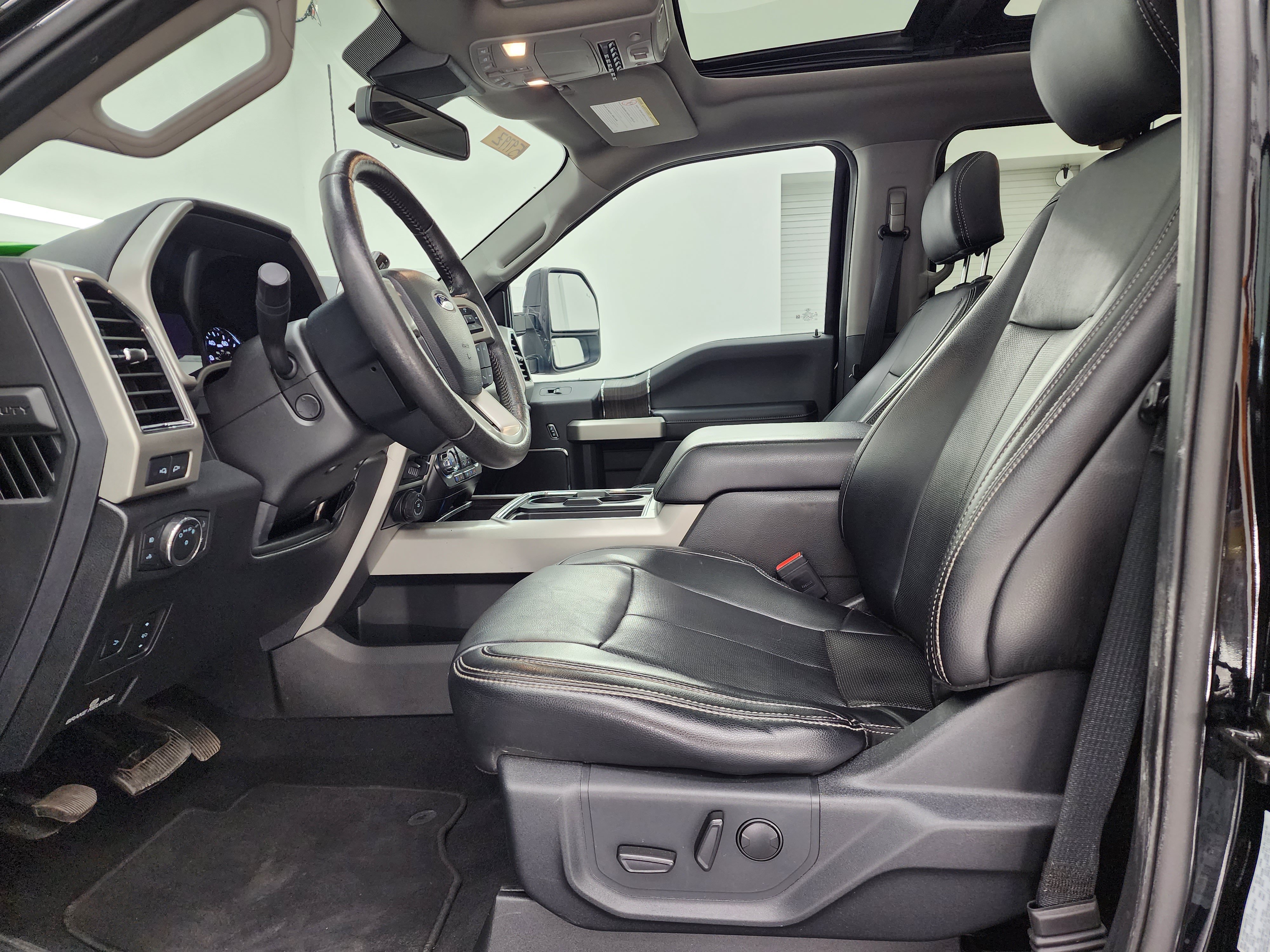 Used 2021 Ford F350 Lariat w/ Lariat Ultimate Package AWD/4WD image 8