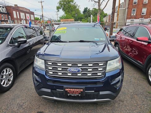 Used 2016 Ford Explorer XLT w/ Equipment Group 202A AWD/4WD image 2