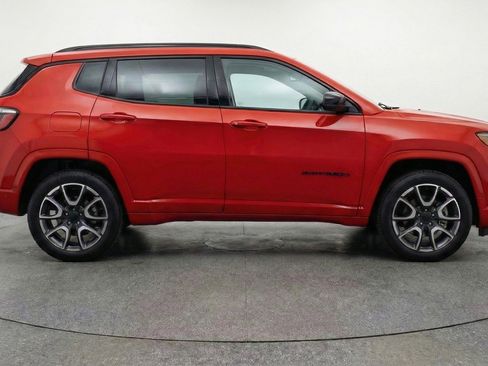 Used 2025 Jeep Compass Trailhawk AWD/4WD image 11