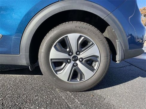 Used 2019 Kia Niro EX image 9