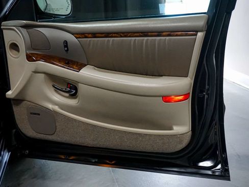 Used 2004 Buick Park Avenue Ultra w/ Ultra Luxury Package FWD image 30