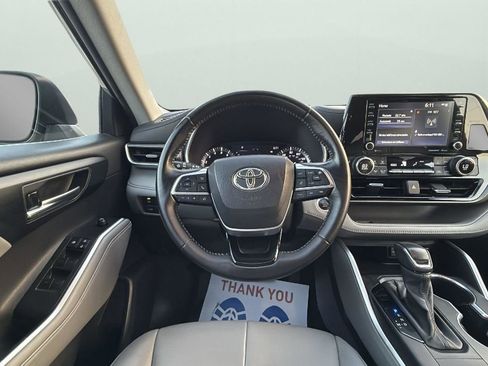 Used 2021 Toyota Highlander XLE image 11