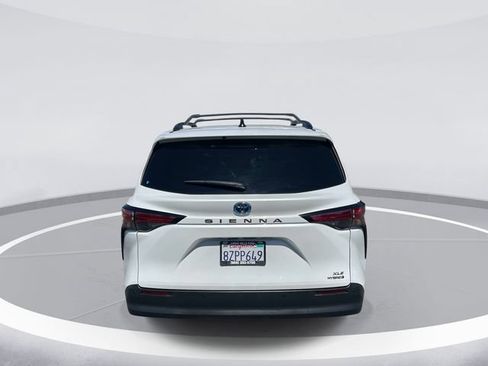 Used 2022 Toyota Sienna XLE w/ XLE Plus Package FWD image 6